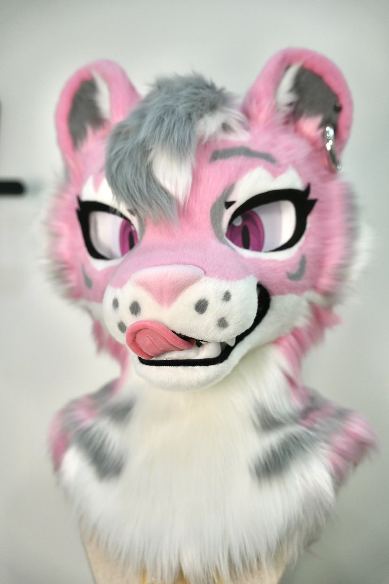 Pink Tiger🩷💖
(On Sale)
head + paws
Head circumference: 52-60cm
Giveaway: eyelid
Installments within one month are accepted 
Worldwide mailing