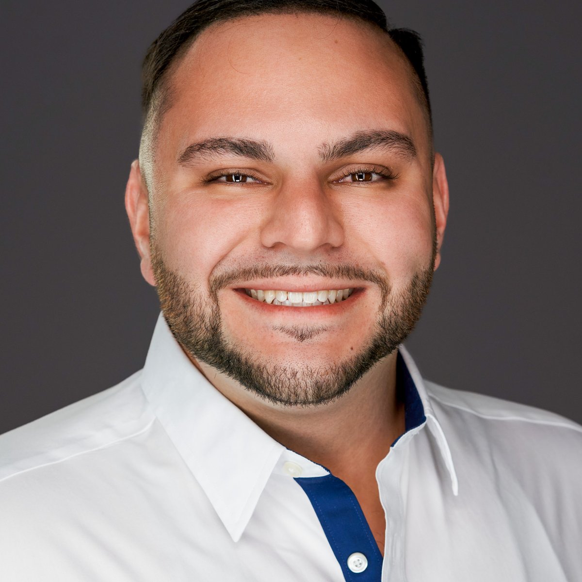 CHRISHEADSHOTS's tweet image. @SFL.Guru is bringing the intensity and professionalism with this shot. 💼🔥 When your headshot speaks confidence, success follows!

👉 Secure your session today at chrisheadshots.com

#HeadshotMastery #ProfessionalImages #ImageUpgrade #StandOutInStyle #ConfidenceOnCamera