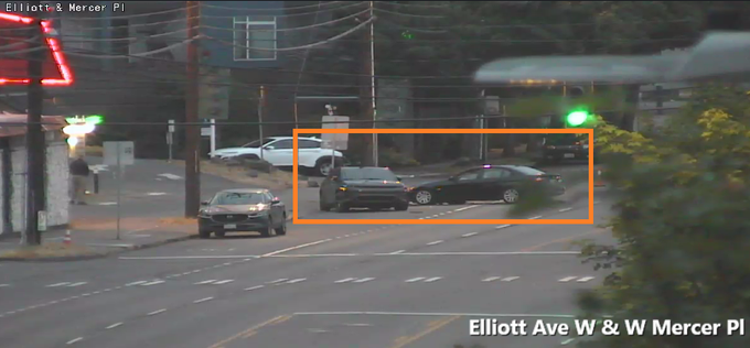 Va chạm trên Elliott Ave w ở vị trí thứ 6 W