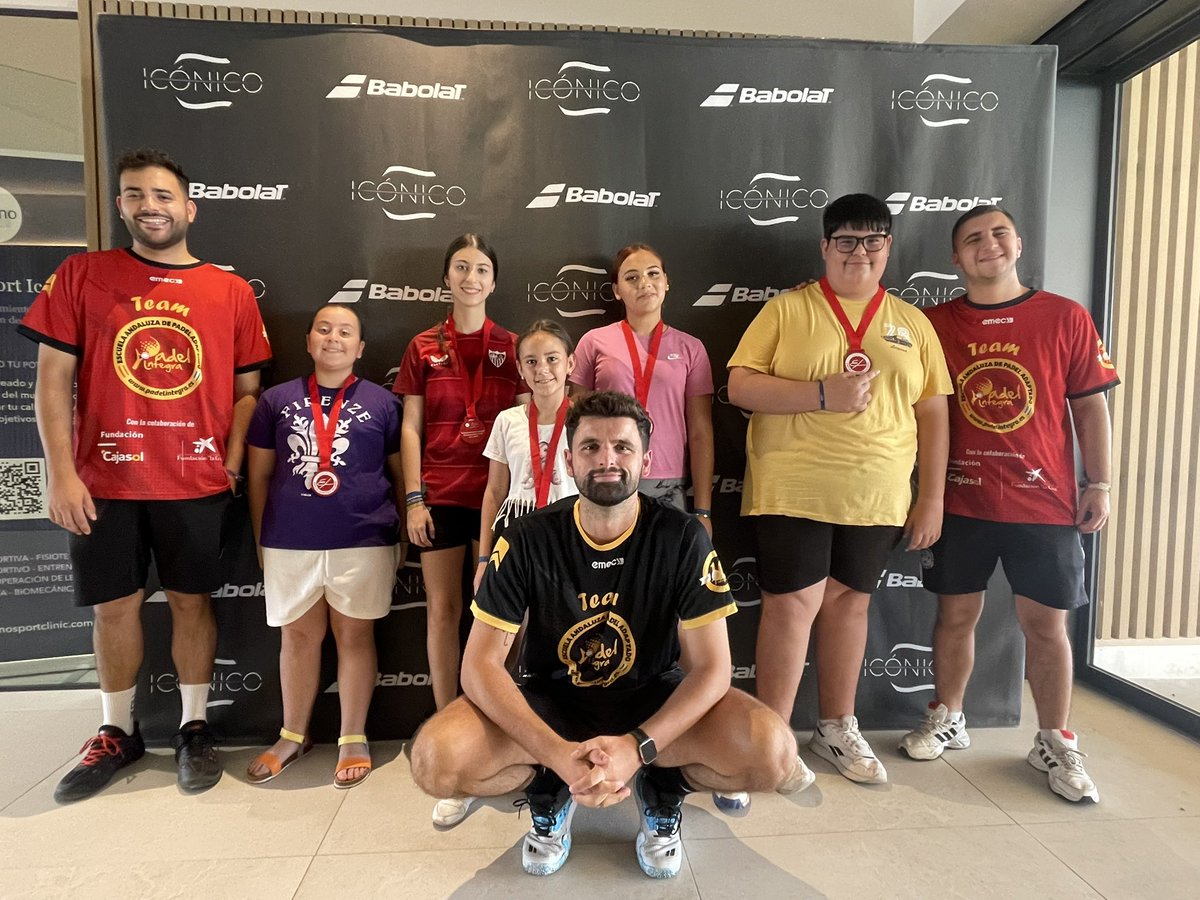 Padel_Integra's tweet photo. 👨‍🎓Fin de curso en las Escuelas de Pádel Integra y la Fundación Emilio Sánchez Vicario de nuestros deportistas mas peques 🐣
Con orgullo y admiración, nuestro reconocimiento para cada uno de estos campeones💪❤️���🏆
 @AndexAsociacion @FundacionESV #cancerinfantil @EmilioSVicario https://t.co/X781ZNXIMy