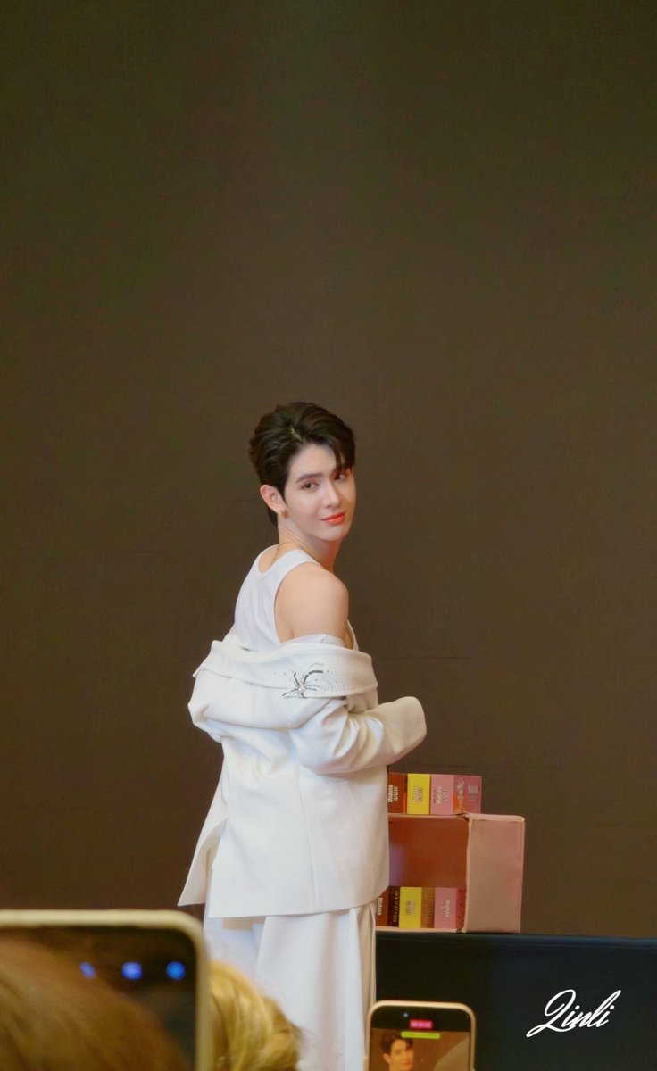 71q0OA7yzg75216's tweet photo. 【20250621】MidatoxJamesSu
Sexy baby.Finally, is it shy?

#JamesSu
#JYS
@Jamessu_w https://t.co/O0ePwOb84h