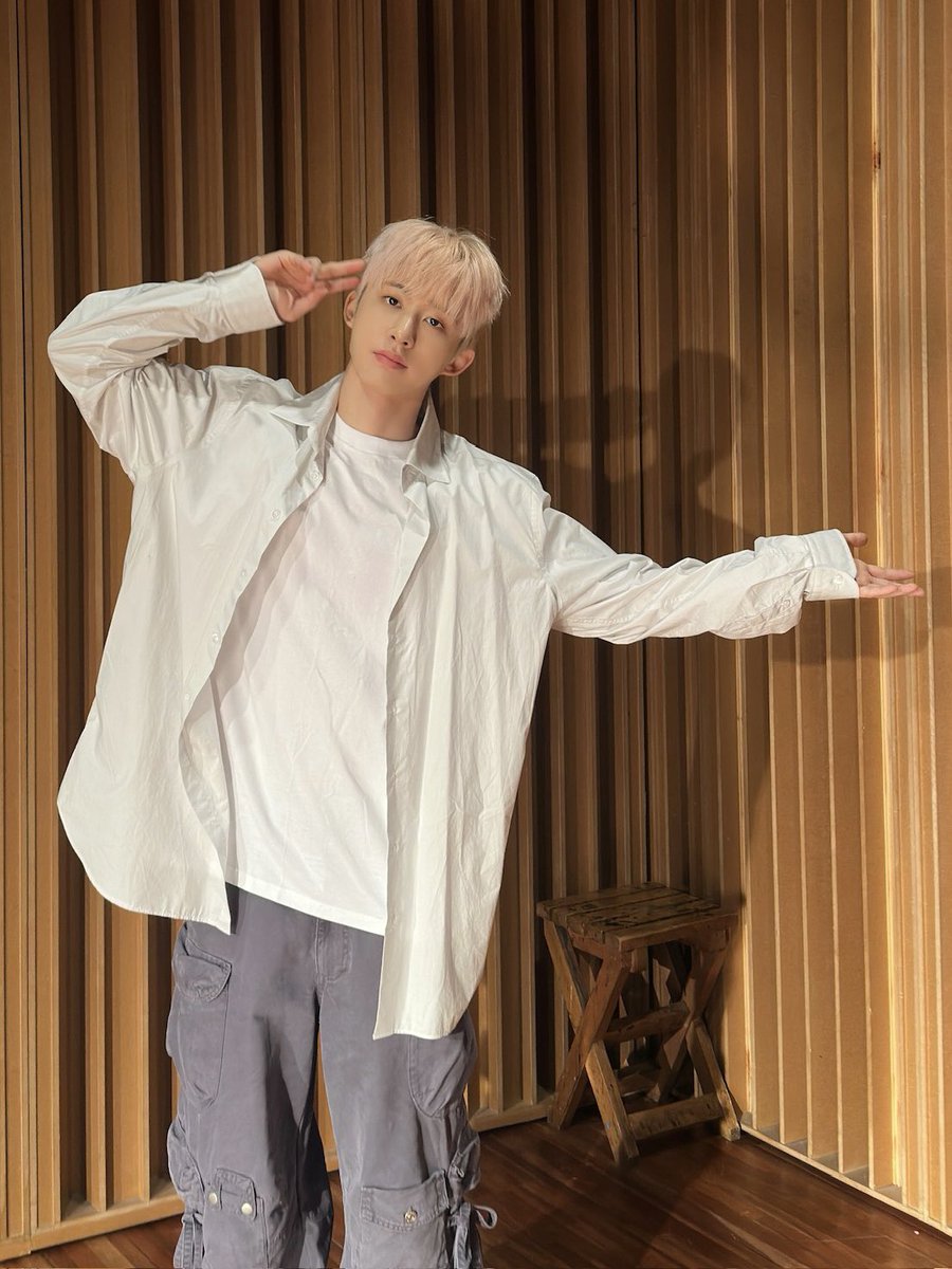 BI_131official's tweet photo. #bcut
햇빛 쨍쨍한 날씨와 함께 🆔들과 함께 보낸 일요일!
오늘 스케줄도 행복하게 마무리💛 와줘서 고마워🫂
#BI #비아이 #13LABEL https://t.co/FtwPptEg1e