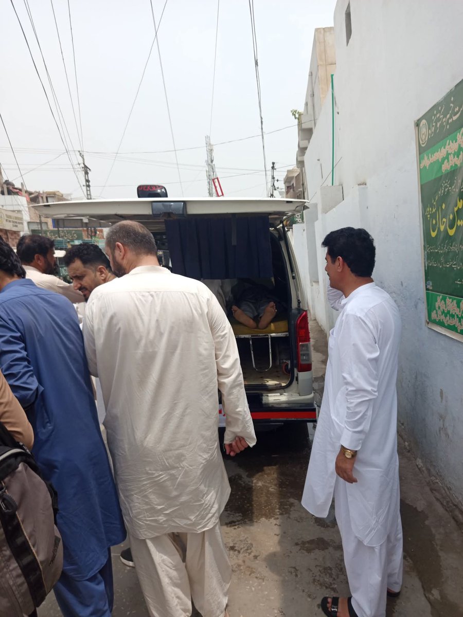 Qasimwazir786's tweet photo. محترم نظام بھائ کل رات نامعلوم افراد کی فائرینگ سے زخمی ھوا ھیڈ کواٹر ھسپتال وانہ سے ڈی أی خاں ریفر کر دیا اور اللہ تعالیٰ سے دعا کرتے ہیں  نظام بھائ کو شفاء دیں ھم اس واقعہ کی پور زور مزمت کرتے ہیں اور ٹارگیٹ کلیر کو جلد از جلد  گرفتار کیا جائے.
#StopStateTerrorisam https://t.co/BwXLgzp1db
