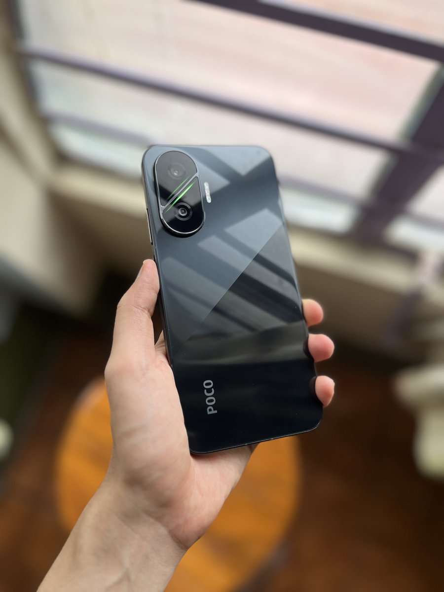 How am I supposed to capture a photo of the beautiful Poco F7? This is the most premium black coloured smartphone I've ever held.