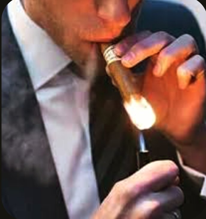 No nos quedamos despiertos hasta tarde porque estemos enamorados o heridos...

 Pero nos quedamos hasta tarde porque el ambiente por la noche es tranquilo y libre de hipócritas....