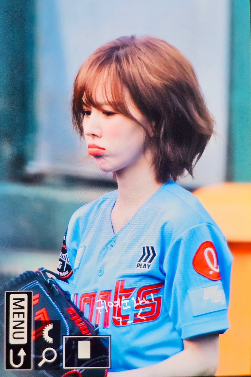 wenever940221's tweet photo. 250622 롯데 시구 #웬디 #WENDY
공이 잘 안던져지는건 당연 공잘못이지.. https://t.co/nI2gW2Zszg