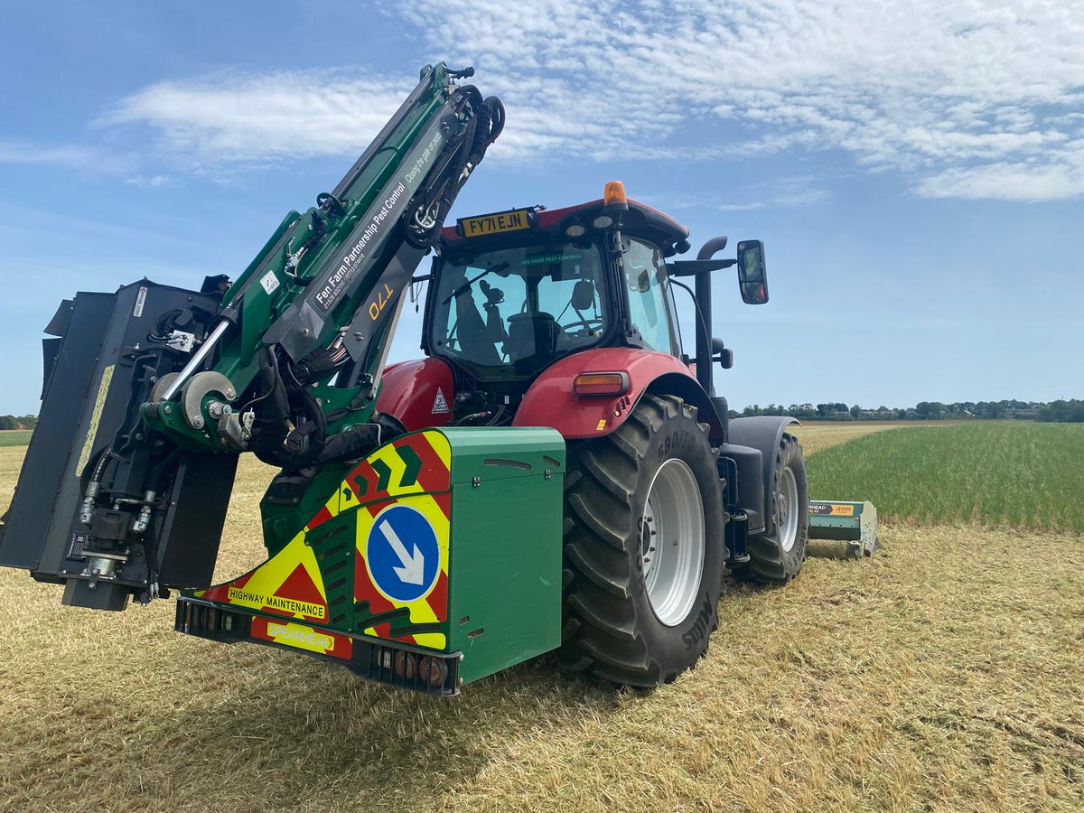 The final topping of the carparks ready for the big day on the 25th. Using the latest Spearhead Sniper 300SHD front mower
<a href="/Pxfarms/">James S. Peck</a> 
<a href="/SpearheadWorld/">Spearhead Machinery</a> 
<a href="/Sharmansagri/">Sharmans Agricultural</a> 
#carparks
#bigdayout