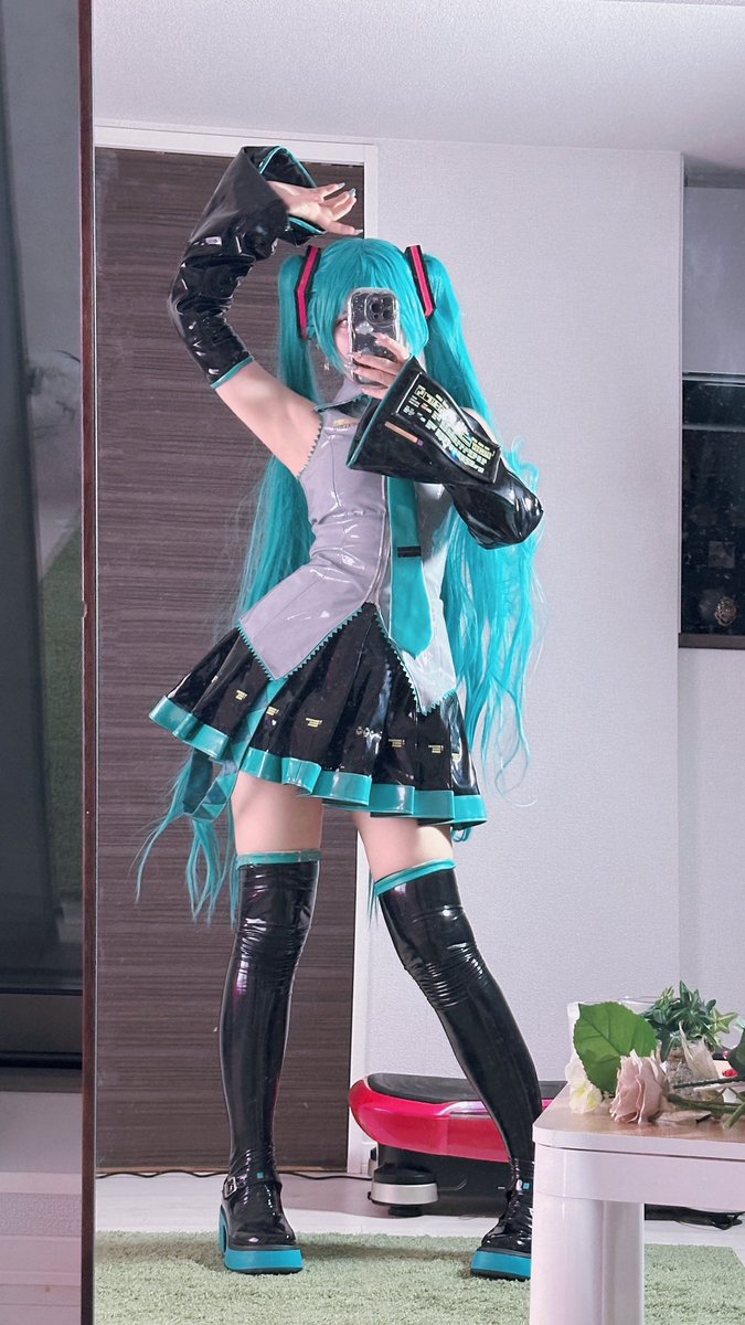 sayayacos's tweet photo. I’d be a terrible gf because all I ever think about is Miku https://t.co/sxejnzRHM9