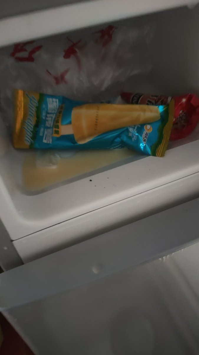 I forgot to change the battery. My ice cream melted. I'm so sad. Waaaah! The weather is too hot.