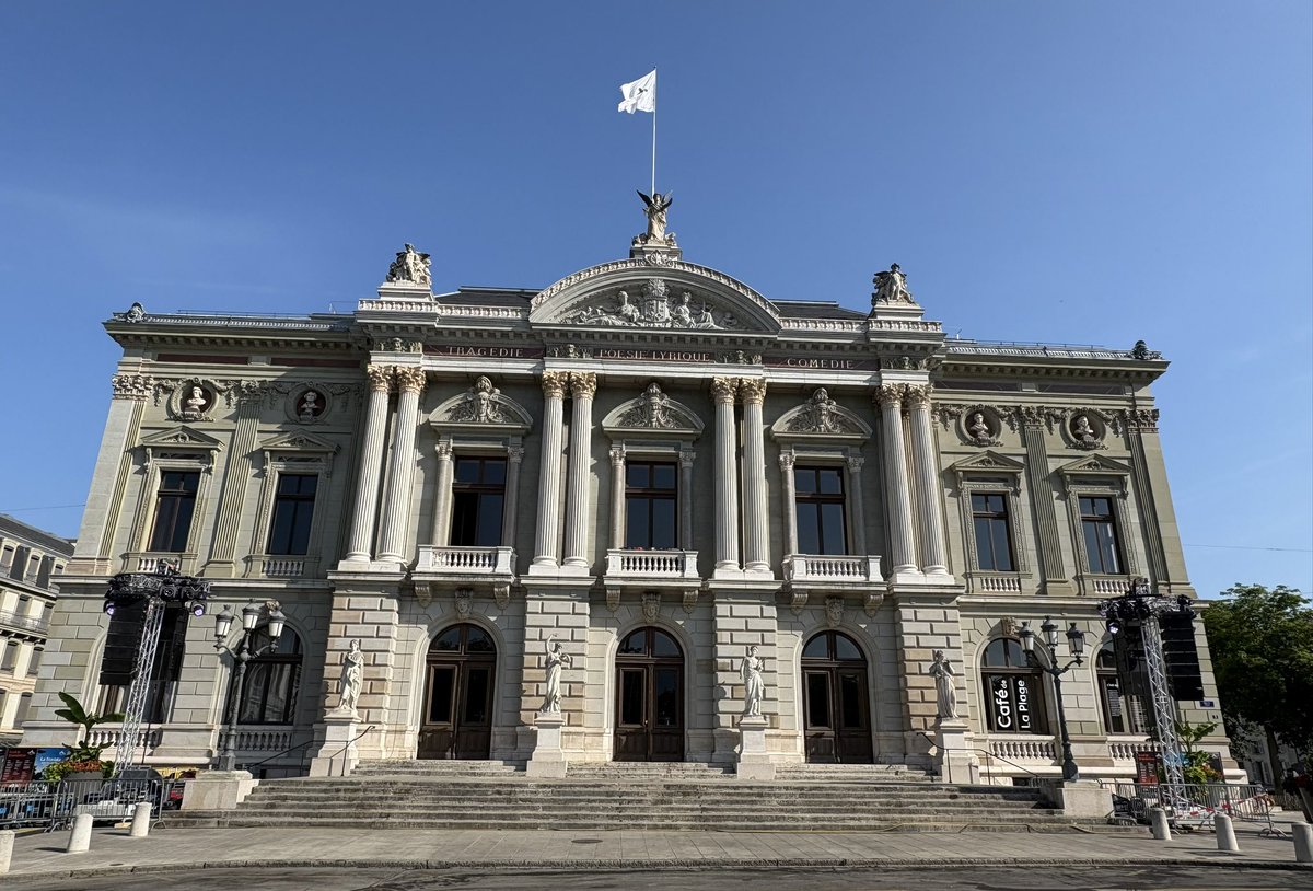 GmurHelen's tweet photo. Happy #Sunday ☀️
#Musik #Musique 🎼
#Place #Neuve #GrandThêatredeGenève
#Geneva #Switzerland 🇨🇭
https://t.co/NpLwpqLSDc https://t.co/zTK00tT3k3