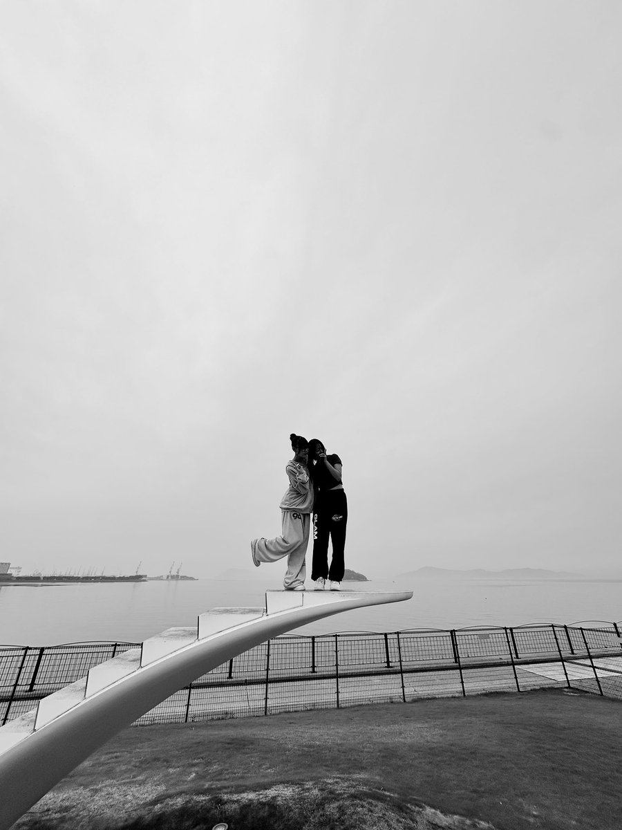 初めての試験勉強📚✍🏻
やることいっぱい過ぎて無理なんだが(笑)

6月に入って愛媛でダンスWSがあったから早めに向かいダンス前に友達と四国水族館に行ってきたよ📷💓

🐬ショー!!めっちゃ🐬近いの😍
かわいかったー❤️

 #nanami
 #dancer
 #friend