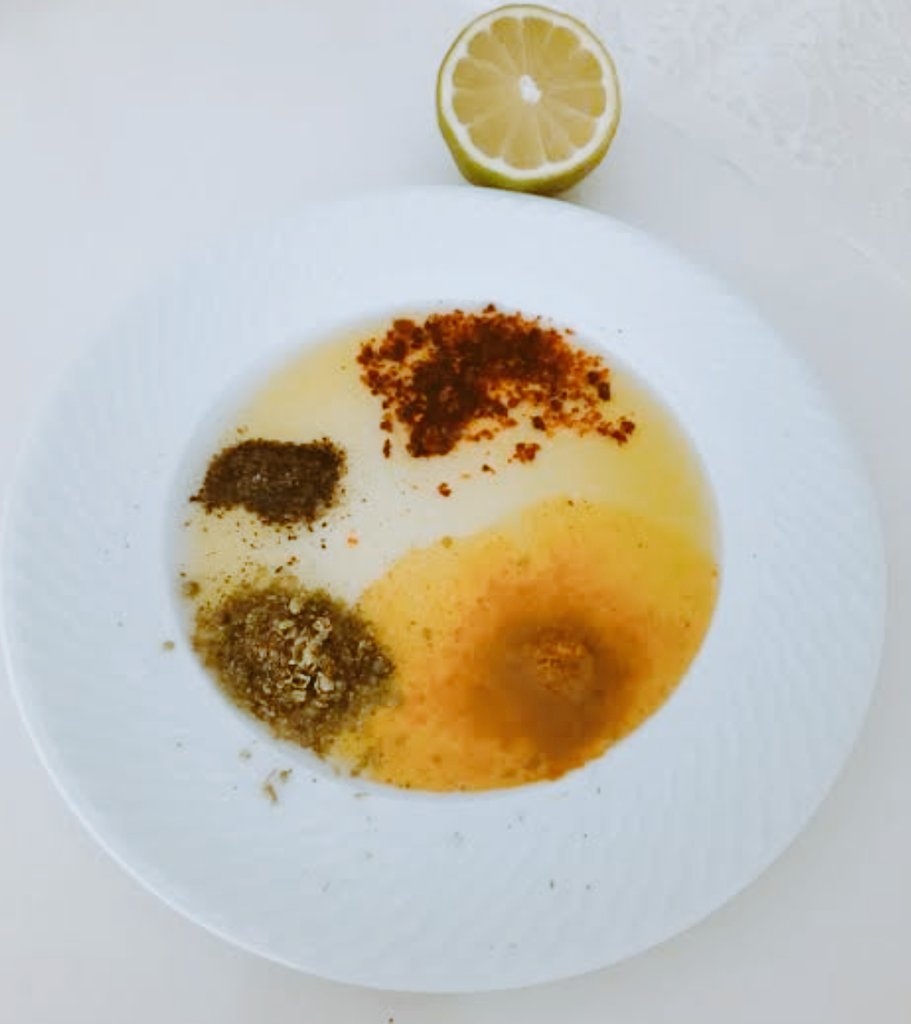 Hcmtt's tweet photo. Kahvaltıda sızma #zeytinyağı'na #karabiber, kırmızı pul #biber, #kekik ve #zerdaçal'ı karıştırıp üzerine de #limon'u sıkıp ekmeği banarak yemek, vücudu tamir edip hastalık bırakmaz...

#Kanser Uzmanı Onkolog Prof.Dr.Erkan TOPUZ
(İçine az da #ceviz katarsanız daha mükemmel olur)...