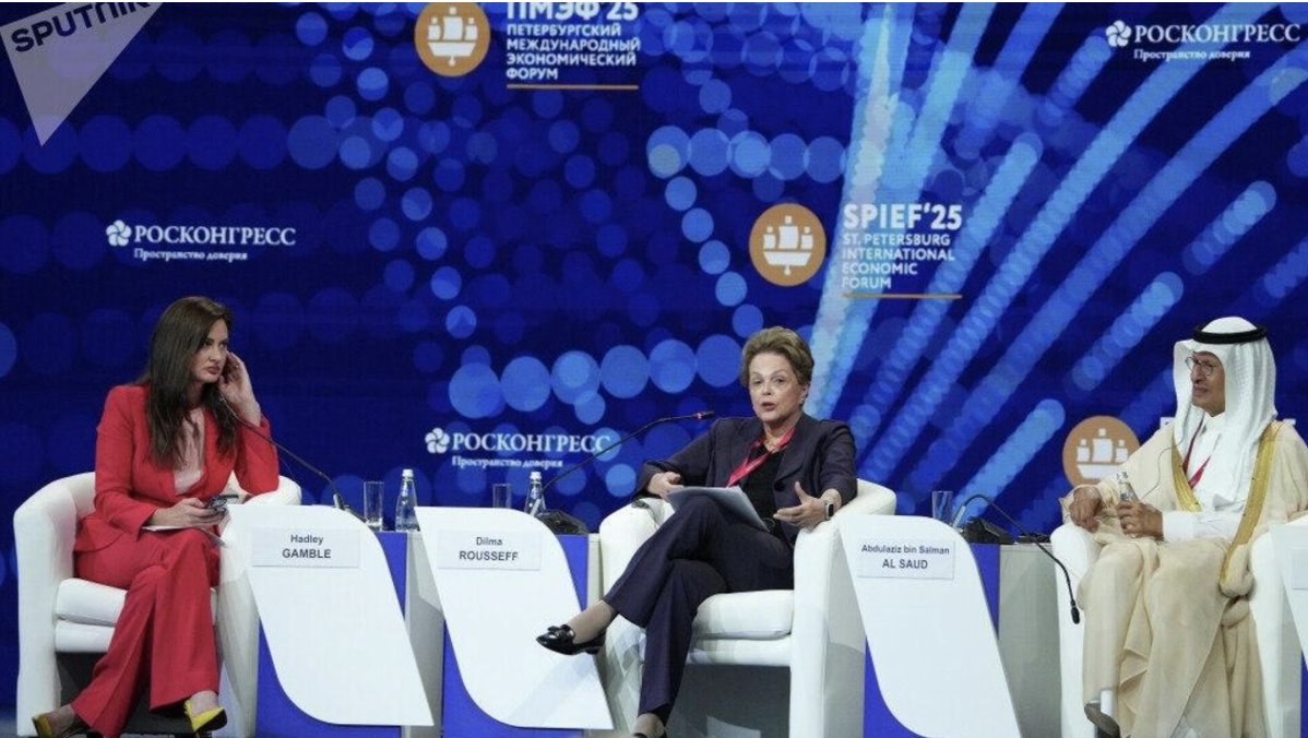 Dilma Rousseff: "El nuevo orden financiero mundial se centra en valorar las monedas locales y ampliar su uso, no se opone a una moneda fuerte como el dólar o el euro, sino que defenderá las divisas nacionales" dijo la Presidenta del Nuevo Banco de Desarrollo del BRICS en el SPIEF