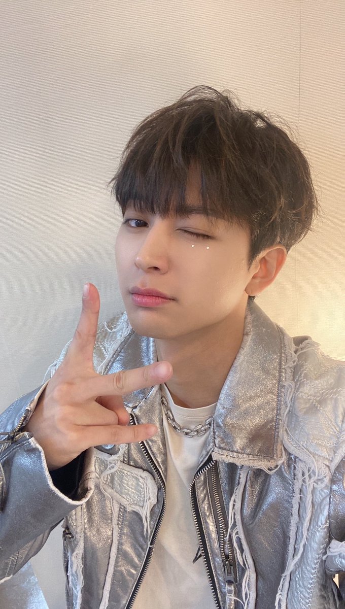 송윤형 tweet media