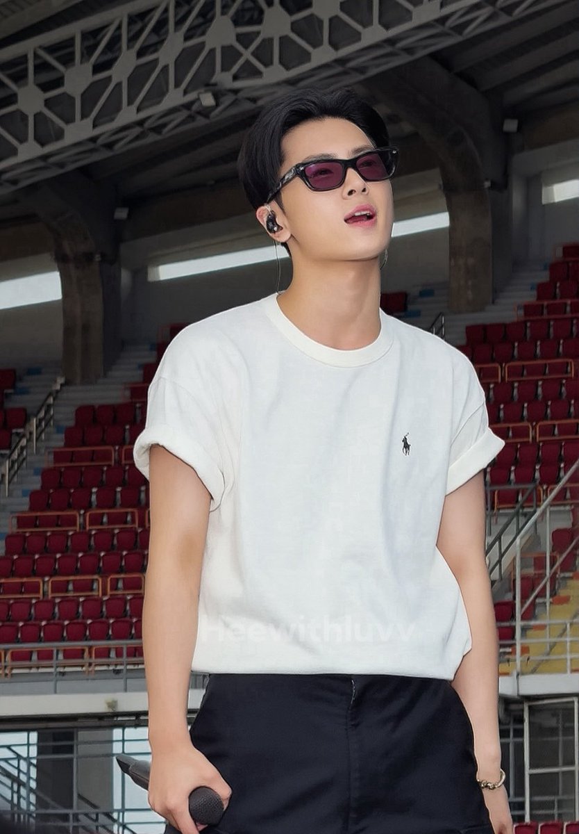 heewithluvv's tweet photo. My forever rockstar 🎸
250621 WALK THE LINE IN BANGKOK #제이 #JAY #WALK_THE_LINE_IN_BANGKOK 
#엔하이픈 #ENHYPEN https://t.co/Q4PeqZaa2Y