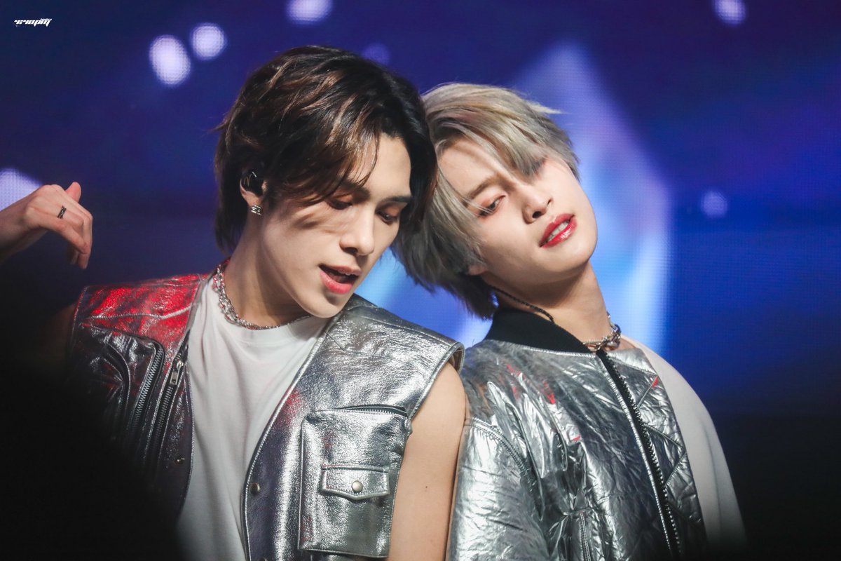 44PM_HDRY's tweet photo. 250223 💙💜

#HENDERY #黄冠亨 #헨드리 
#YANGYANG #양양 #刘扬扬 #WayV #威神V https://t.co/iE5PLWdjVn