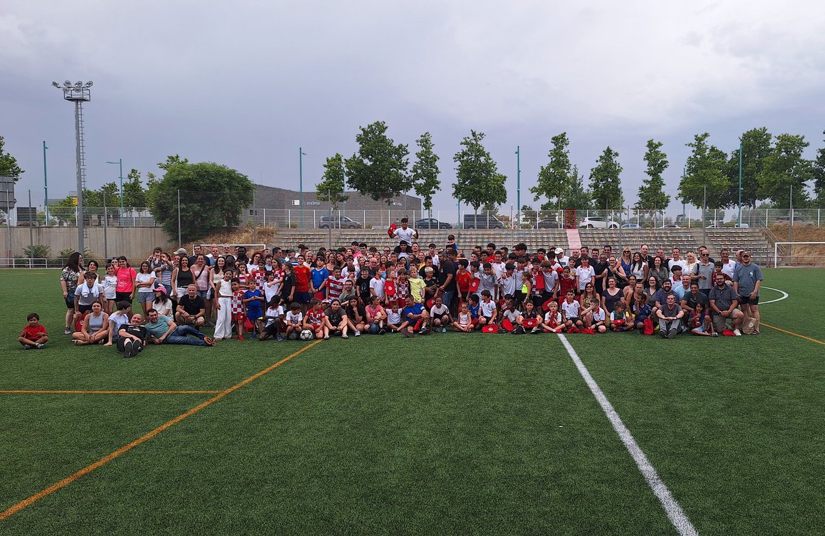 🔥 ESPECTACULAR 🔥

El Acto Central se volvió toda una fiesta con la salida de nuestros modelos con nuestra nueva piel y termino de la mejor manera con la foto de FAMILIA.

Muchas gracias a todos los que nos acompañasteis durante el día de ayer. 

#SomosApi
#VAMOSAPI
#nuevaera