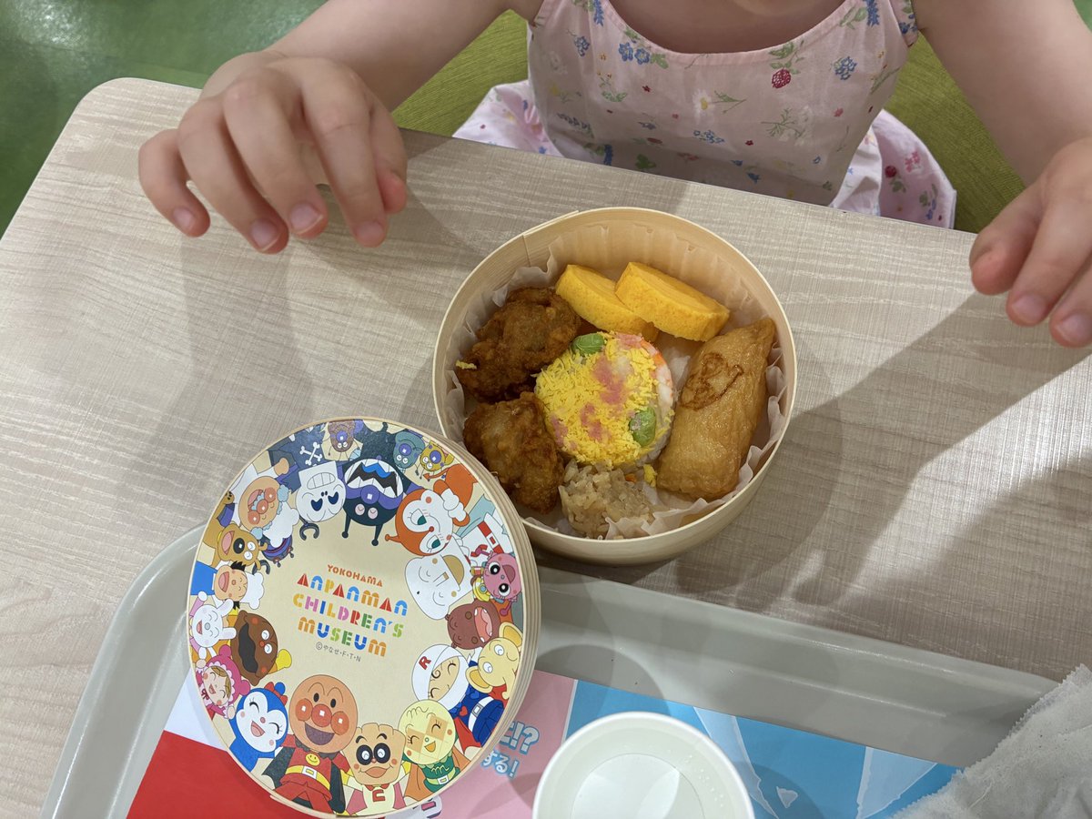 Diesmal eine Bento Box aus dem Anpanman Museum in Yokohama. 

Ich muss sagen, dass ich das „Museum” = Indoorplayground nicht toll fand, dafür aber sehr teuer. Wenige Attraktionen, nichts besonderes. Nur halt Anpanman. Viele Shops. 
Schade für die 2h Fahrt pro Strecke.