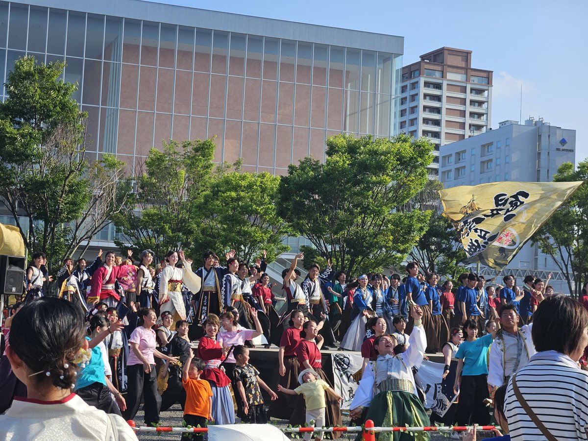 chanokuni_fes's tweet photo. ラスト❗総踊り「おだっくい」「うらじゃ」チームや年齢の垣根を超え��皆で楽しく踊りました✨
たくさんのご参加ありがとうございました☺
これにてすべての演舞が終了しました！
たくさんのご声援とご参加、ご協力ありがとうございました🙇‍♀️✨
#良さ来い茶ノ国祭り
#茶ノ国祭り https://t.co/27pW9NHlk3