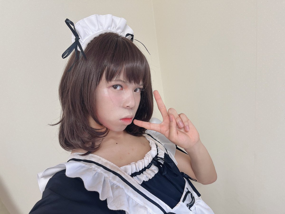 外カメがいい、みたいな話を聞いたことを思い出して撮ってみたけど、意外といいね。
つけま買ったりメイク色々試したりもあるけど