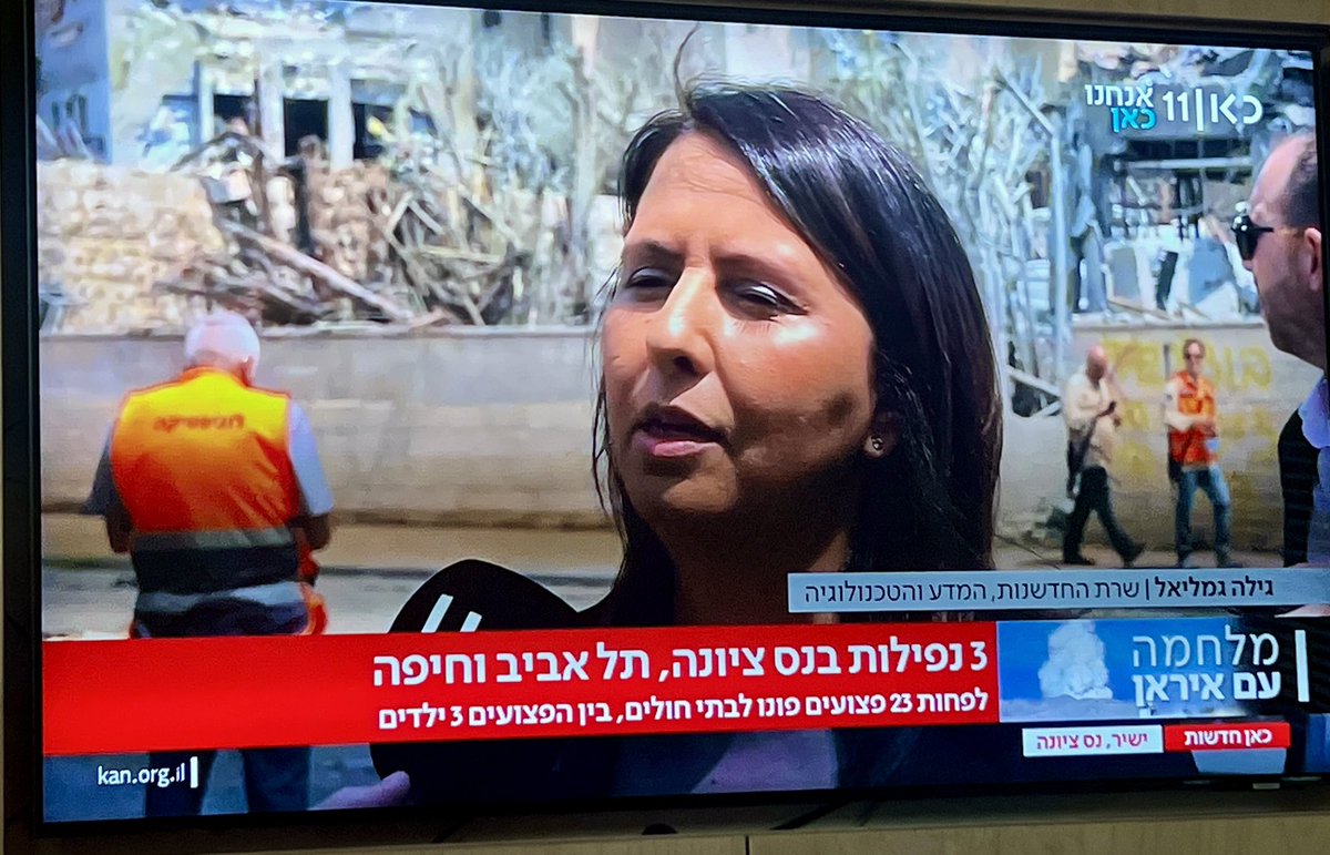 לראות ולשמוע את הטיפשה העילגת הזאת מתראיינת מכווץ ממבוכה.
