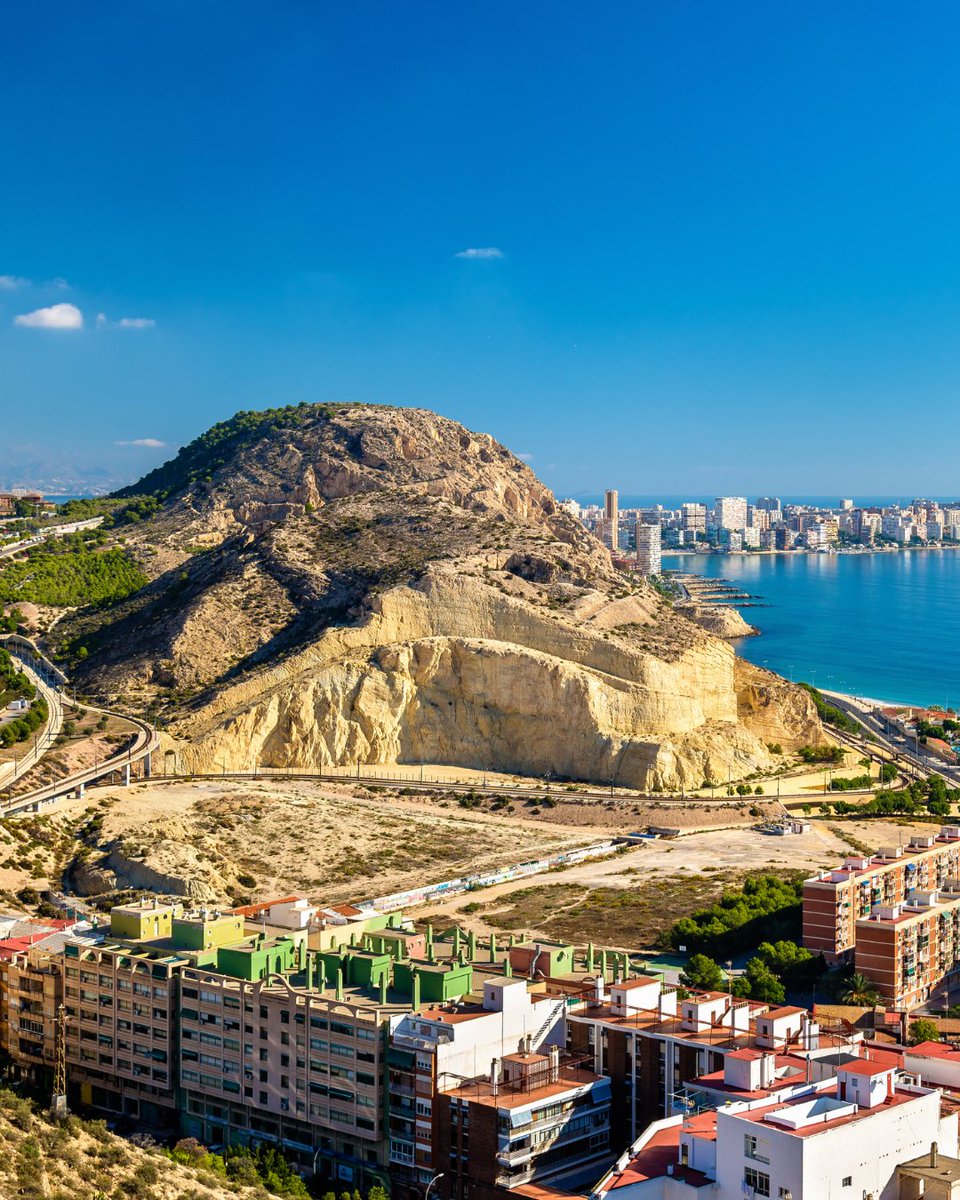 🏙️ Sunday in #Alicante.
A perfect day to rediscover the city at your own pace.
Architecture, history and the sea — all within walking distance.
#AlicanteCity #AlicanteTurismo