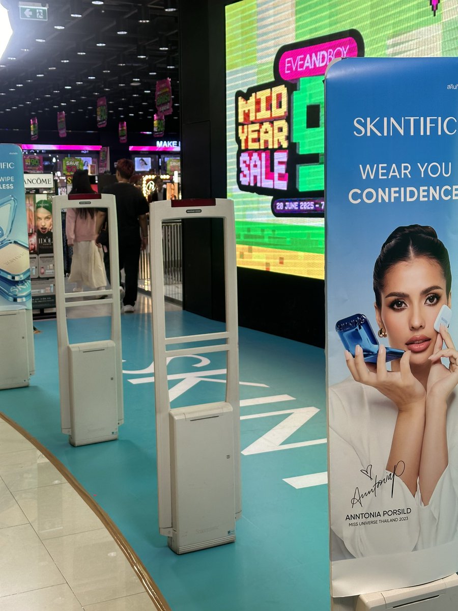 "พร้อมกระทบไหล่จักรวาลกันรึยัง! ตอนนี้ SKINTIFIC พร้อมแล้ว 🤩

บอกเลยว่าบรรยากาศภายในงานวันนี้คึกคักมาก! เตรียมพบกับ “Anntonia Porsild” Miss Universe Thailand 2023 ที่จะมาร่วมพูดคุยและทำกิจกรรมสุด Exclusive ✨ที่ EVEANDBOY 🩷 Future Park Rangsit🩵

ชาวรังสิตพลาดไม่ได้เลยน้า ~