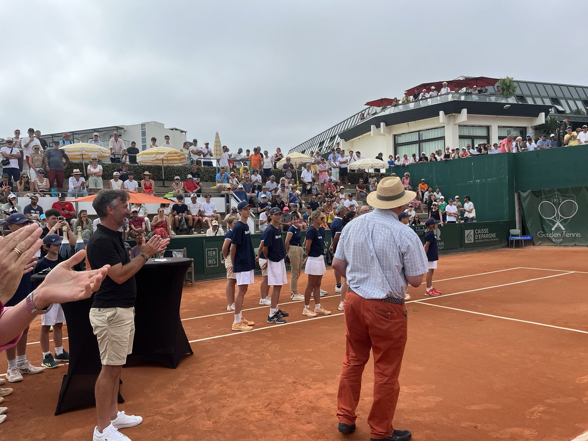Hier au Garden Tennis remise des prix aux finalistes de Royan Atlantique Open avec Patrick Marengo et Jean-Michel Denis, <a href="/cplassard/">Christophe Plassard</a>.🏆<a href="/ladrogsJR/">Titouan Droguet</a> 🇫🇷 est le grand vainqueur de la 1ère édition du #Royan Open Atlantique ! 👏