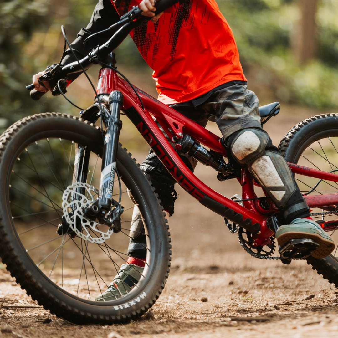 Big-bike tech. Kid-sized chaos. The Ariel Jnr is where progression starts 🙌

Take a look - saracen.co.uk/collections/yo…