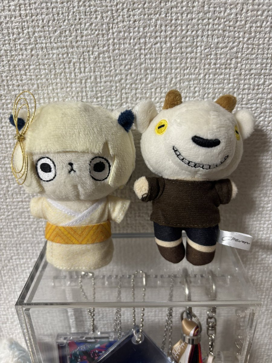 up8y7's tweet photo. 三面鏡にしぇぼんくんとあにょ持っていきたいんですけどよく見かけるケースみたいなのってどこに売ってますか？ https://t.co/oQZLCNr1Dg