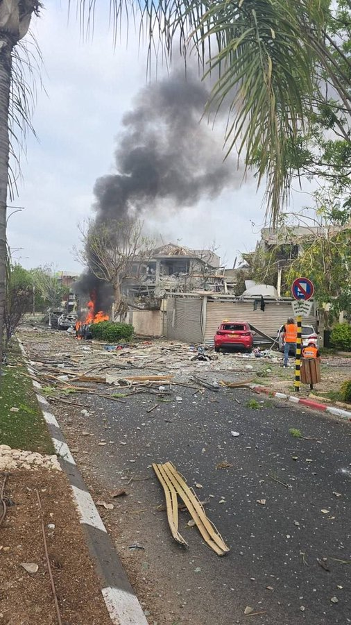 KiranKumar_Off's tweet photo. Trump: "We achieved great success tonight. Israel is now much safer."  

Reality: Israel is now burning after a heavy missile attack from Iran.  

Trump will be responsible for World War III if it starts.  
#WorldWar3 #Iran #IsraelIranWar #USAirForce #MiddleEast https://t.co/vwBR72QDFL