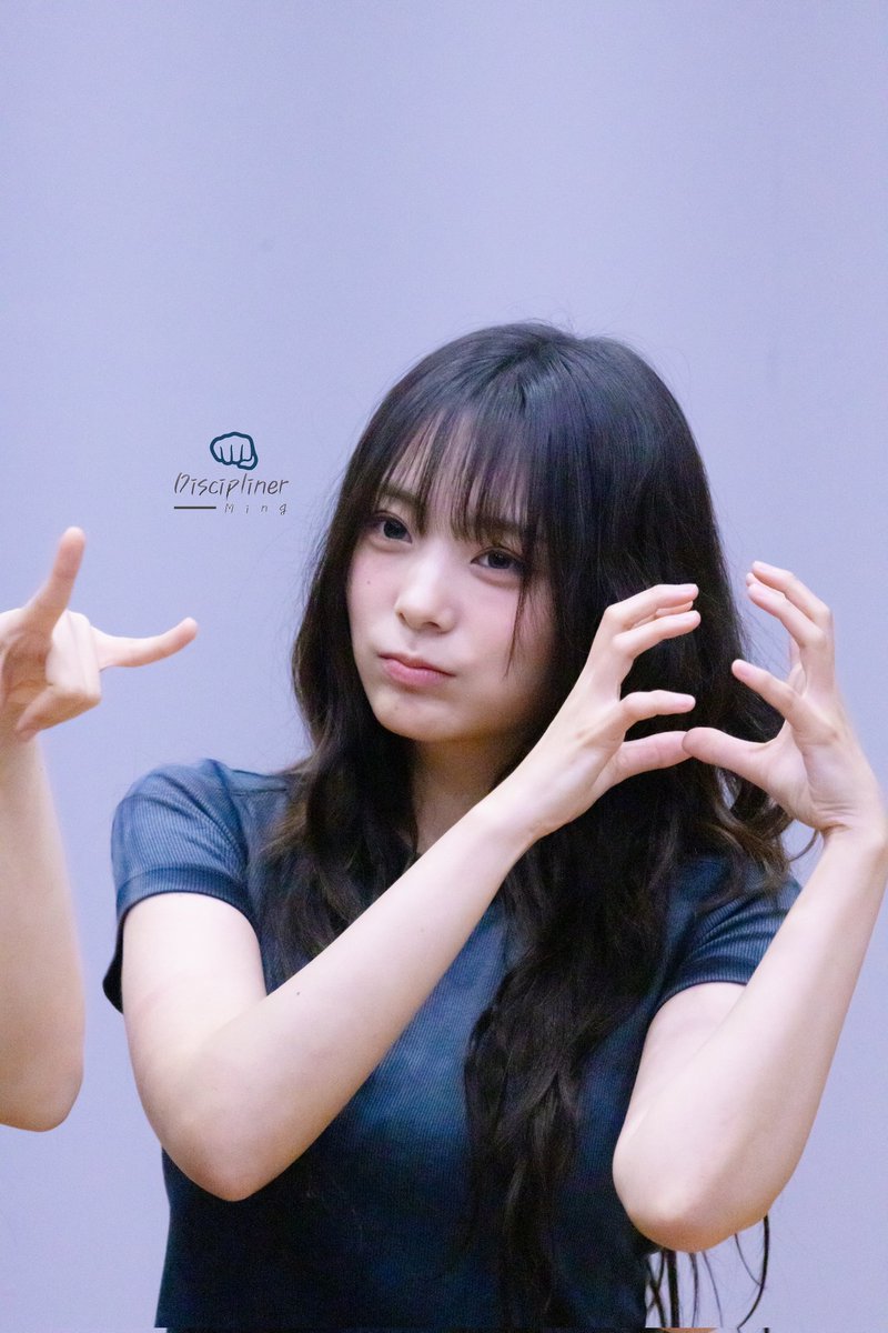 Disciplinerming's tweet photo. 2025.06.22
케이팝스토어 1차 대면 팬싸인회
미니3집 앨범 '난네온불' 첫 대면 팬싸인회

" 바로 오늘이 널 만나는 날이야💚 "

#QWER #이시연 #시연 #시요밍 #しよみん #밍 #밍대장 #Kpopstore #케이팝스토어 #대면팬싸인회 https://t.co/UpN4YQN1L5