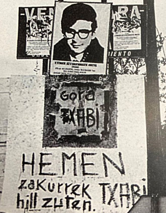 1968/06/22. Txabi Etxebarrieta bilbotarraren hiletak debekatu zituen Gipuzkoako gobernadoreak. Aurreko egunetan, poliziak Bilboko San Antonen egindako hiletara joan zirenen aurka kargatu zuen, eta istilu larriak sortu ziren.

#BilboHariGorria
#TxabiEtxebarrieta