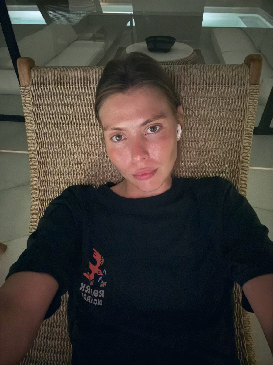 У меня есть тут Балийская подружка Анечка
Она мне всегда напоминает, что все это такое счастье, что мы живем свою лучшую жизнь здесь сейчас 
Как же я за все это благодарна
Не смотря на то, что по-прежнему, много что страшно, тяжело и непонятно. 
Живу свою лучшую жизнь 
Стараюсь