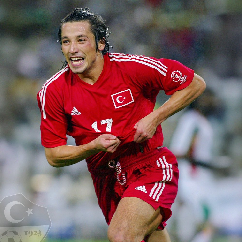 #TarihteBugünTürkiye 

A Millî Takımımız, 22 Haziran 2002 tarihinde FIFA 2002 Dünya Kupası'nda karşılaştığı Senegal’i İlhan Mansız’ın golüyle 1-0 mağlup etti ve FIFA 2002 Dünya Kupası’nda yarı finale yükseldi. 🇹🇷

#BizimÇocuklar