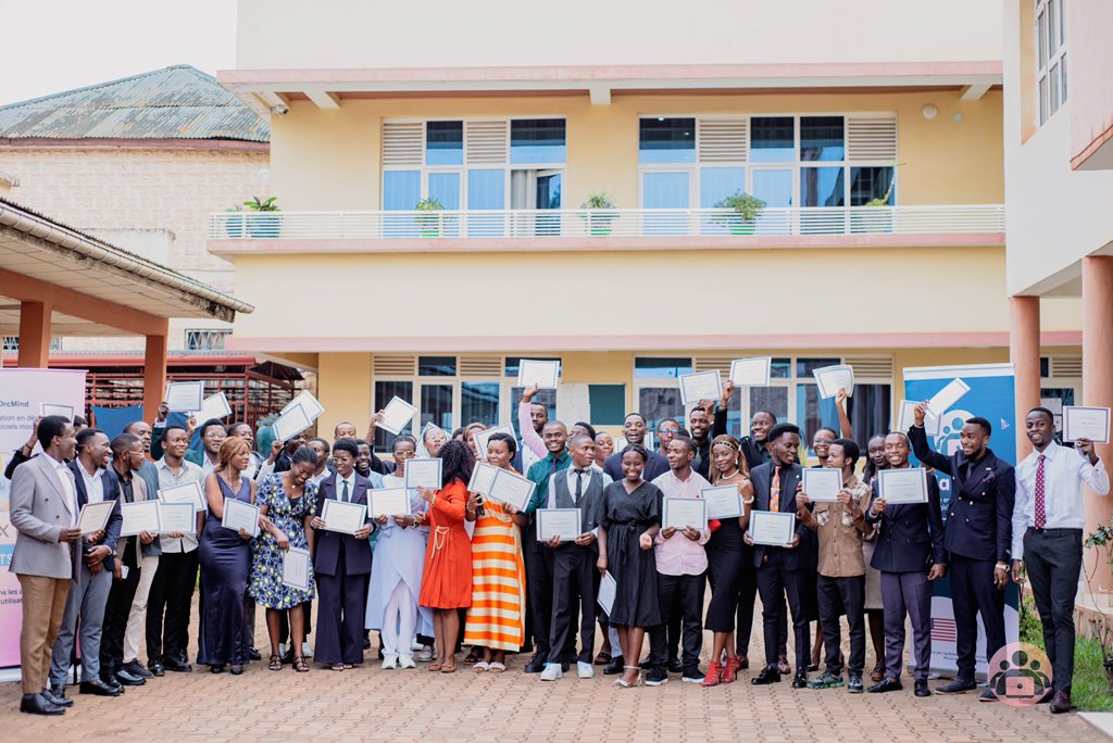bugugukaj's tweet image. J’ai terminé mon parcours mobile avec Malakisi by DrcMind !
📱 Kotlin, Jetpack Compose, Firebase
💡 Confiance, compétences, résilience
Merci aux mentors, à @drcmin2 &amp;amp; @USEmbKinshasa 🙏
Prêt pour la suite ! 🚀
#Malakisi #DevMobile #TechForChange #gdgocucb