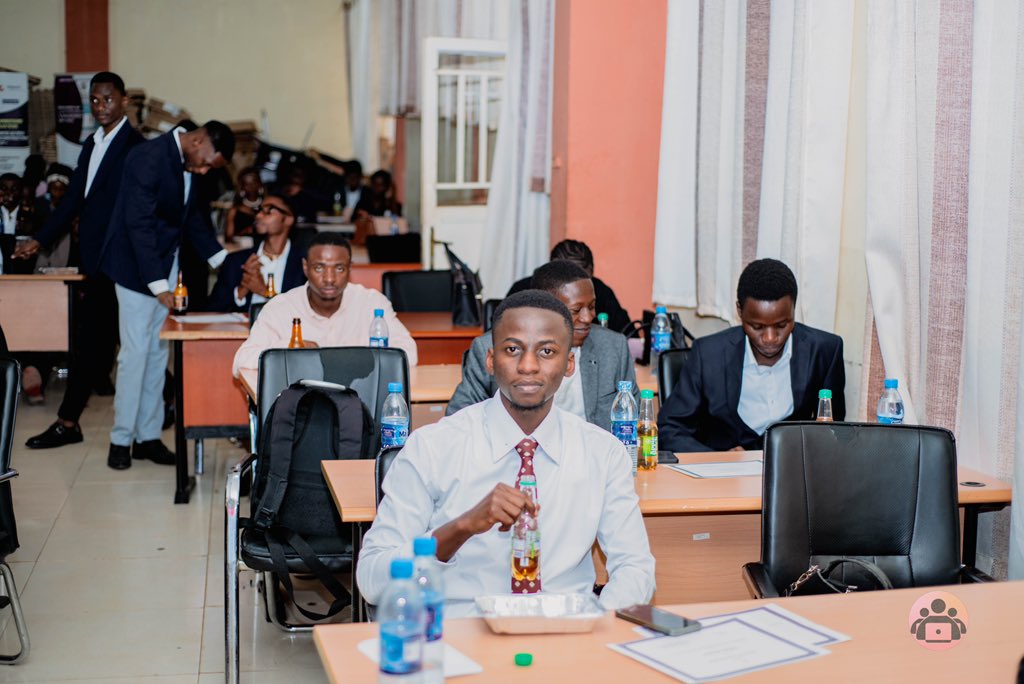 bugugukaj's tweet image. J’ai terminé mon parcours mobile avec Malakisi by DrcMind !
📱 Kotlin, Jetpack Compose, Firebase
💡 Confiance, compétences, résilience
Merci aux mentors, à @drcmin2 &amp;amp; @USEmbKinshasa 🙏
Prêt pour la suite ! 🚀
#Malakisi #DevMobile #TechForChange #gdgocucb