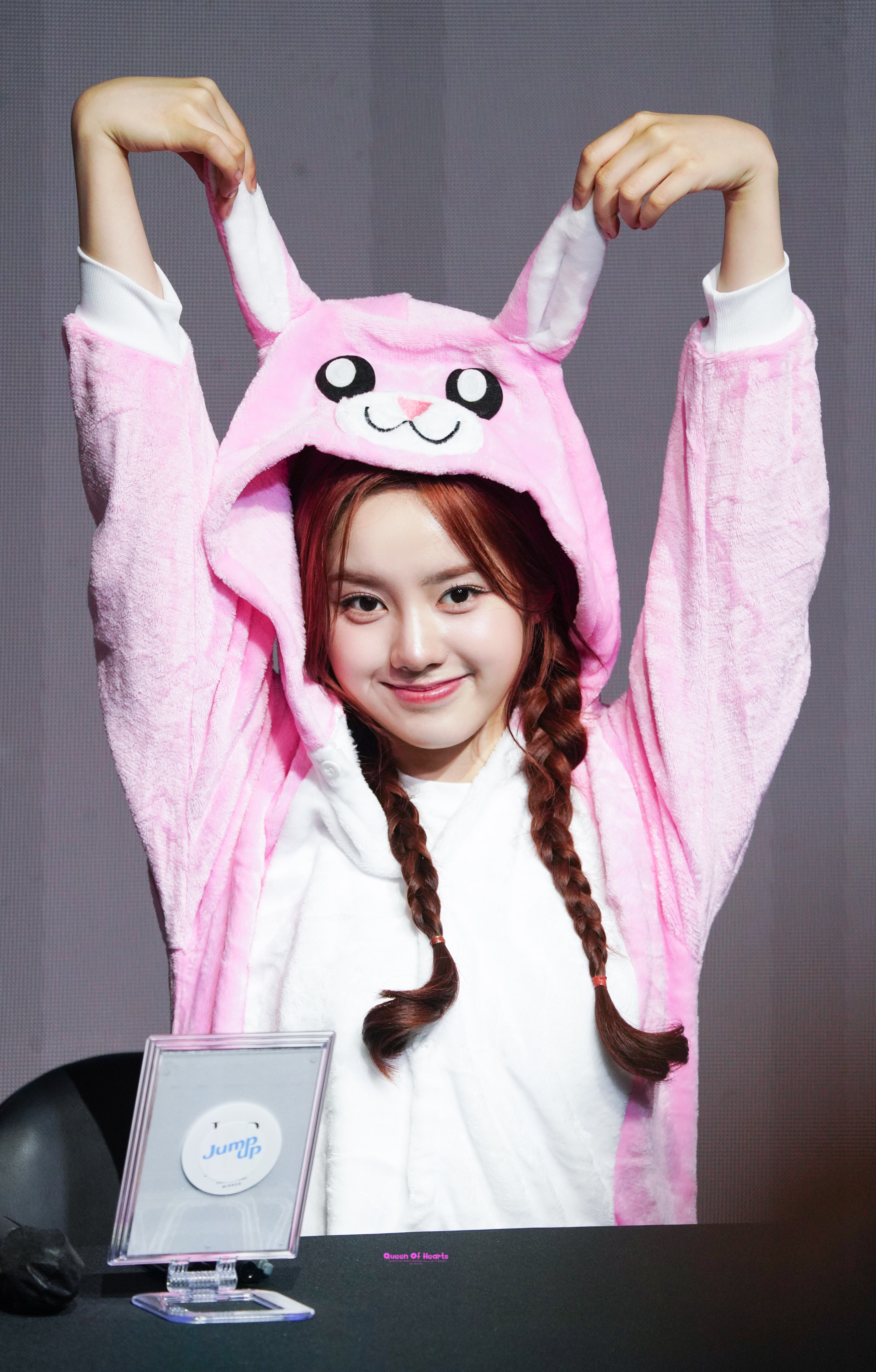 UNIS SWICY JUMPUP Showcase サイン ナナ エリシア 250415 UNIS Elisia- 'SWICY' Comeback Showcase | kpopping