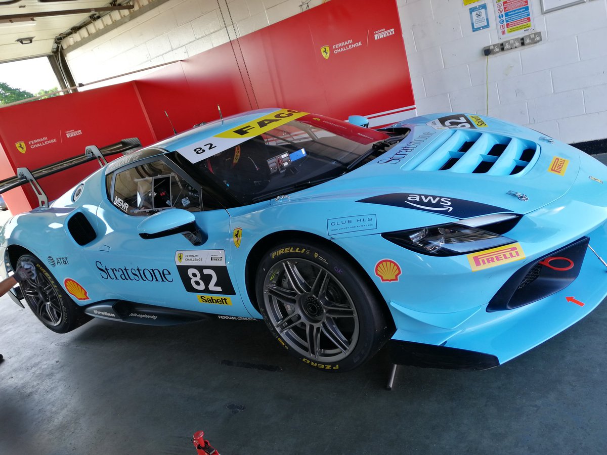 del_inmotion's tweet photo. It's a bit of a feast for Ferrari fans at a glorious @Brands_Hatch today @FerrariRaces https://t.co/UAocymqVuV