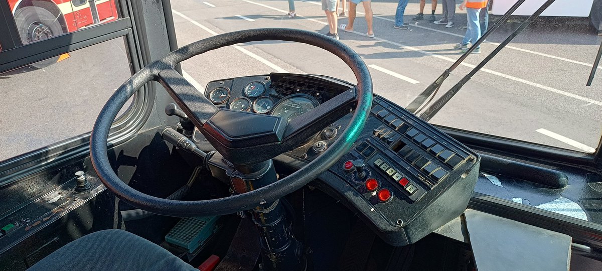 Exposició d'Autobusos Clàssics de Barcelona tweet media