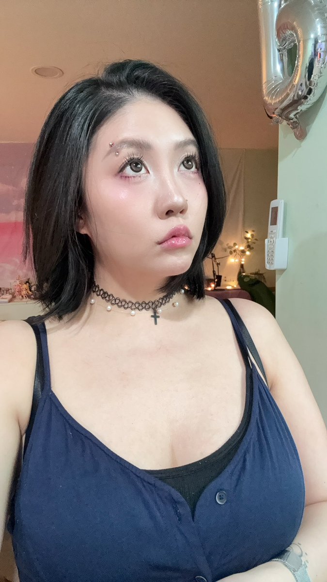 I wanna challenge myself to learn a TikTok dance on OFS stream but…
Me and my two brain cells :