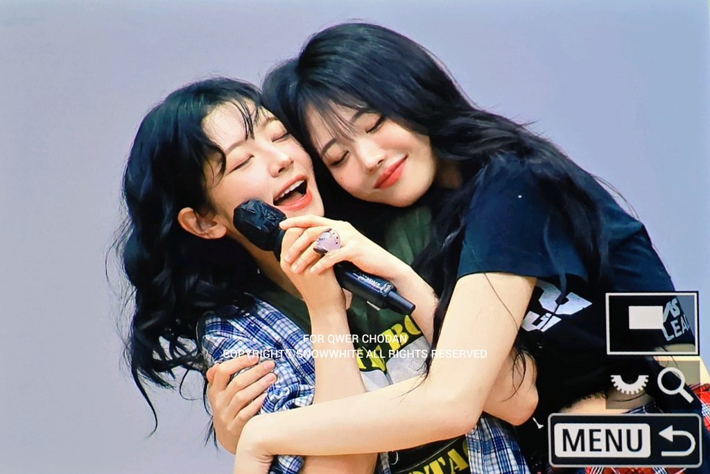 SNOWHITQ's tweet photo. 250622
#QWER #쵸단 #히나 #CHODAN #HINA https://t.co/nnzTOYAjs9