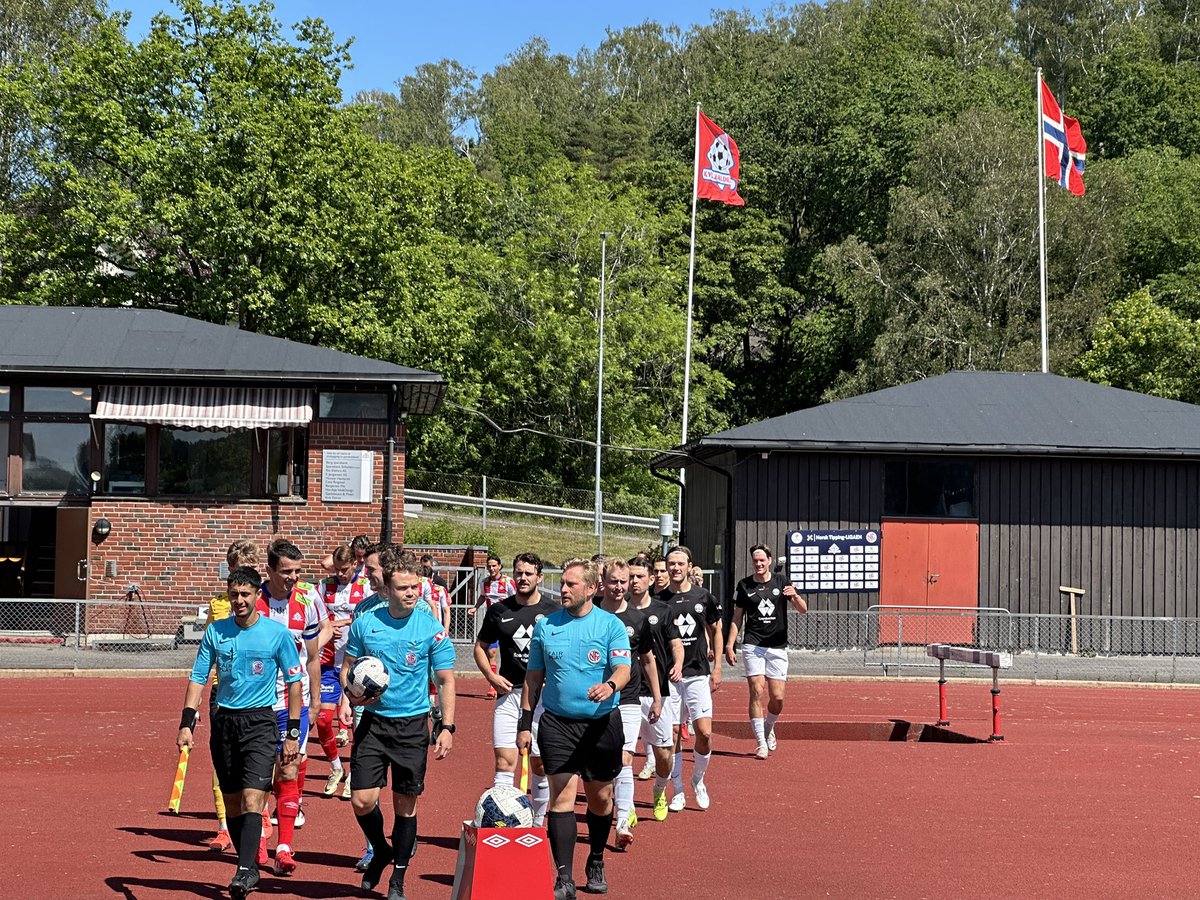 SERIELEIAR KVIK HALDEN VART FOR STERKE

På naturgraset i Halden var det laurdag liten tvil om kven som trivdes best, heimelaget vann 6-0 (4-0) og befesta sin posisjon på tabelltopp (null poengtap på heimebane). Loket på 7. plass etter årets fyrste 11 serierunder. God sommar! ☀️⛱️