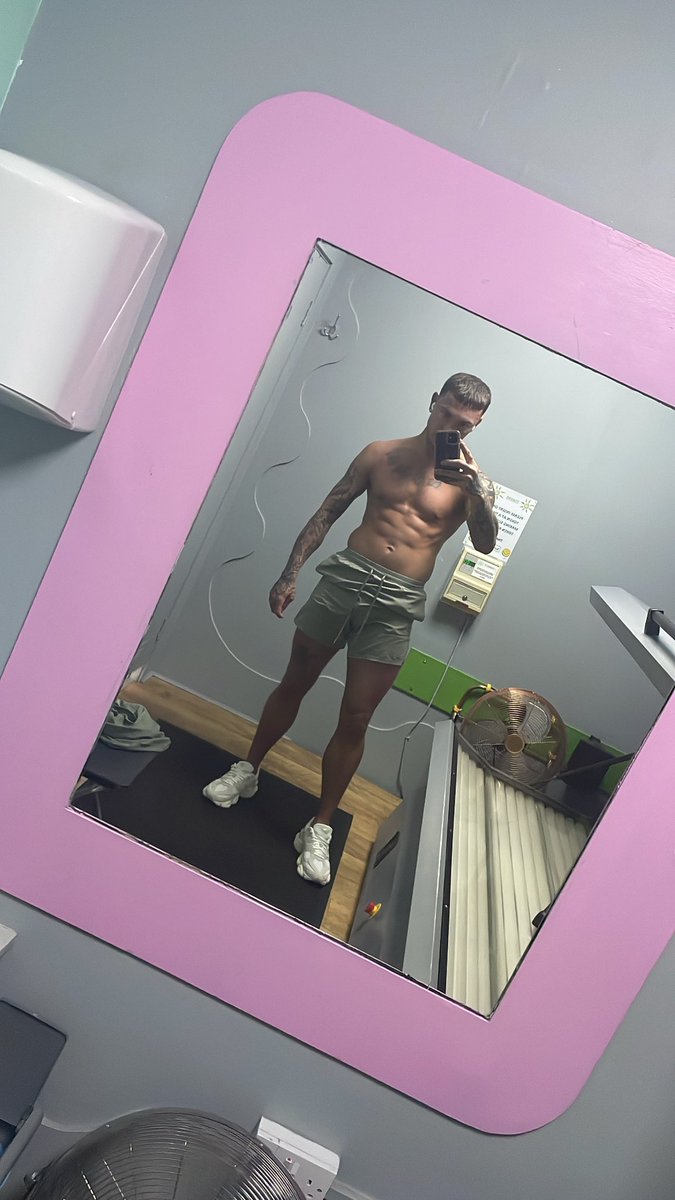 I go gym, 
while you grovel for my attention. 
Remember your place. 

Alpha cashmaster muscle dom