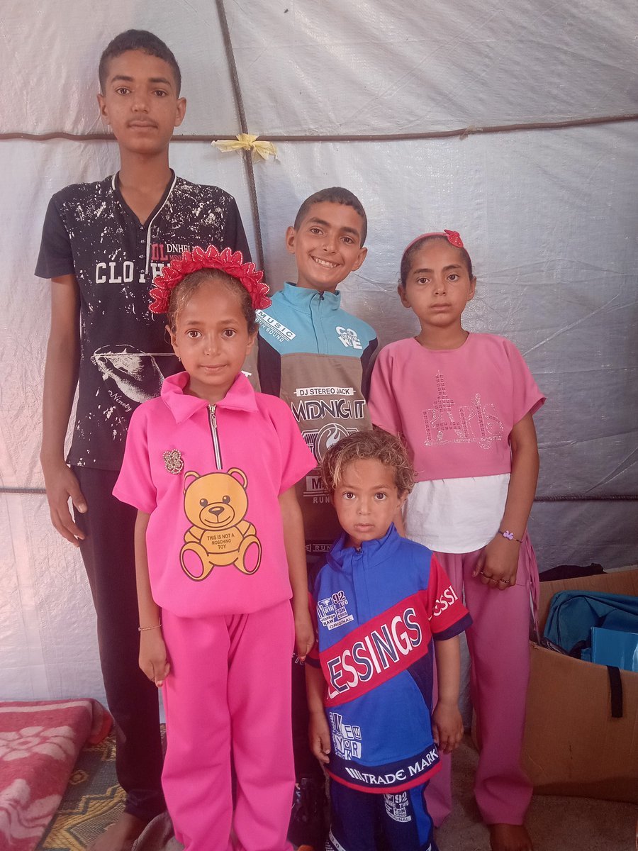 AhmadA2555's tweet image. My second account has been suspended. I'm just trying to raise money so my six hungry children can eat. My wife suffers from bipolar disorder and can't live without medication. Please help by sharing my appeal with the world
chuffed.org/project/ahmadaโฆ