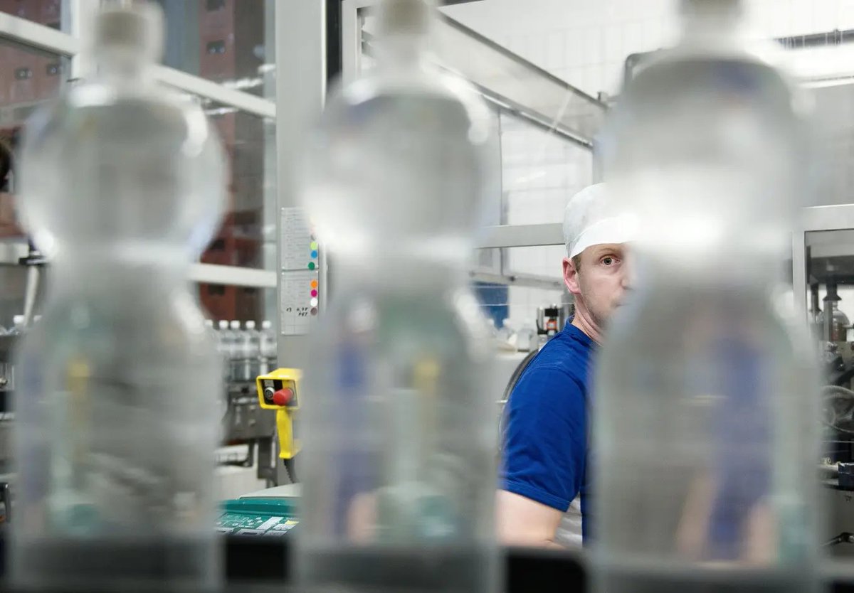 Blue News (@bluecommunityzh) on Twitter photo 14 Schweizer Mineralwasser-Hersteller nutzen umstrittene Filter – Gesetzesverstoss möglich
Nach dem Mineralwasserskandal bei Nestlé legt der Bund Porengrösse für Mikrofilter in der Schweiz fest. Die Getränkeindustrie tobt, denn sie ist massiv betroffen.
nzz.ch/wirtschaft/dre… 14 Schweizer Mineralwasser-Hersteller nutzen umstrittene Filter – Gesetzesverstoss möglich
Nach dem Mineralwasserskandal bei Nestlé legt der Bund Porengrösse für Mikrofilter in der Schweiz fest. Die Getränkeindustrie tobt, denn sie ist massiv betroffen.
nzz.ch/wirtschaft/dre…