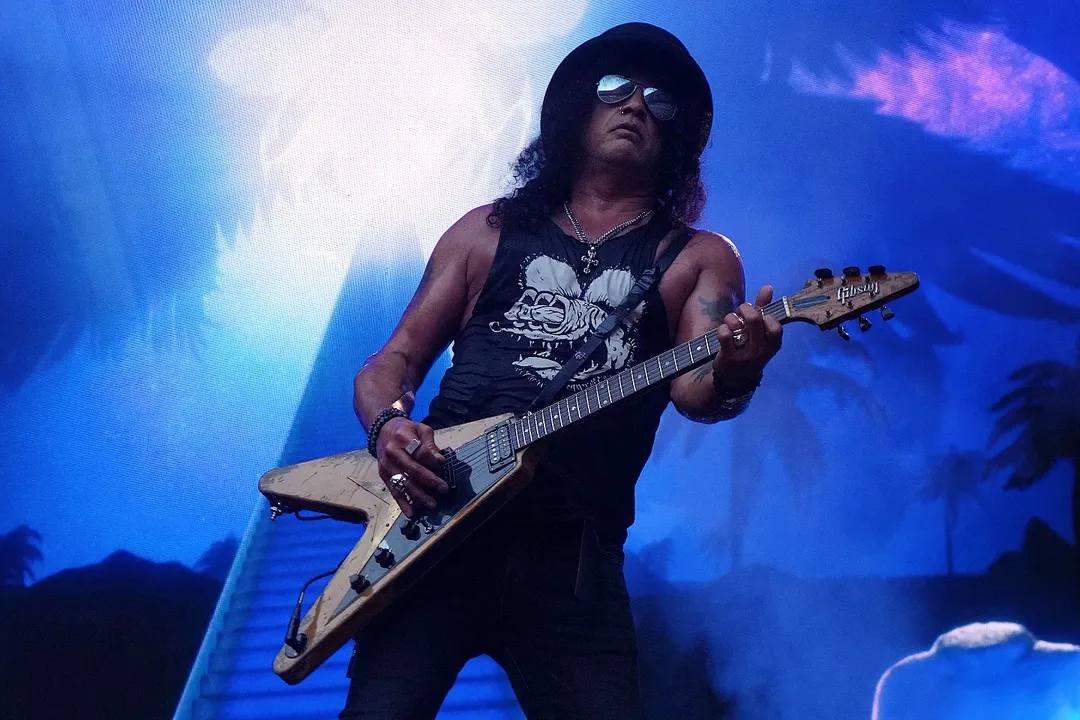 SlashArmyAUT's tweet photo. @Slash moments from the Münich @gunsnroses show😎😁🤘✌️🎩🎸
Thx the found to @addict_slash 
#gunsnroses #slash #münich #germany #WORLDTOUR https://t.co/qhpvqUYMaq