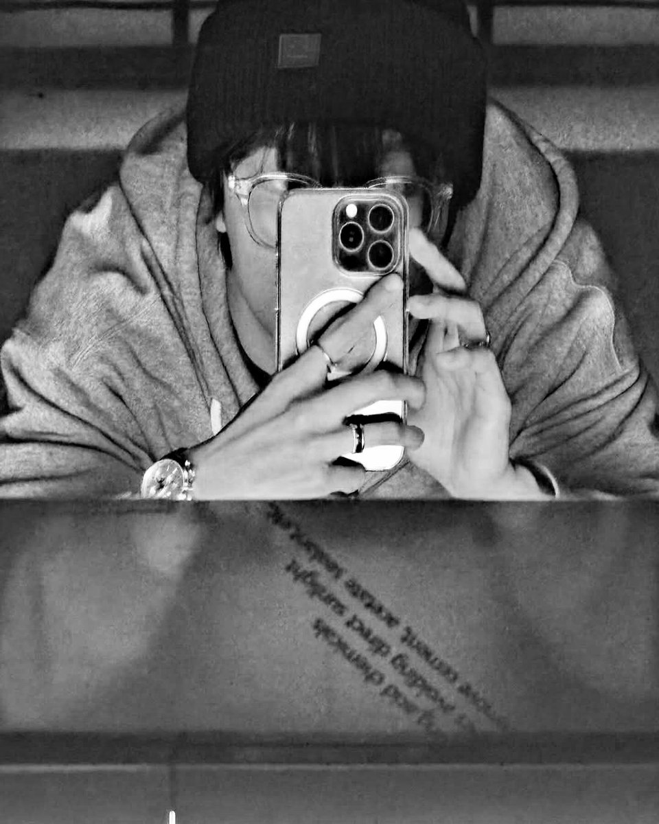 ovhaechan's tweet image. 𝗇𝗈   𝖼𝖺𝗉𝗍𝗂𝗈𝗇   𝗇𝖾𝖾𝖽𝖾𝖽,   𝗃𝗎𝗌𝗍   𝗌𝗂𝗍   𝗈𝗇  𝗆𝗒   𝖿𝖺𝖼𝖾.