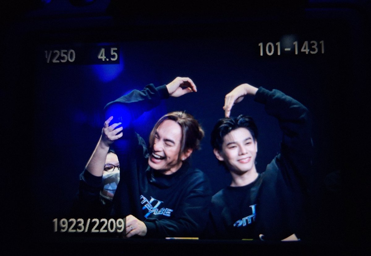 ภาพรวมวันนี้ค่ะ 🤣🤣🤣

PIT BABE PHOTOBOOK FANSIGN 

#PitBabeFanSign