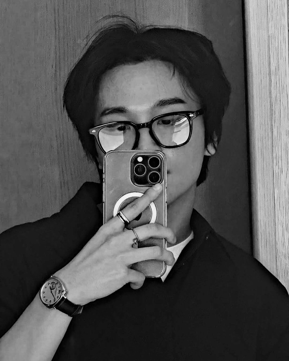 ovhaechan's tweet image. 𝗍𝖺𝗄𝗂𝗇𝗀   𝖺   𝗉𝗂𝖼𝗍𝗎𝗋𝖾   𝗈𝖿   𝗒𝗈𝗎   𝗇𝖺𝗄𝖾𝖽.